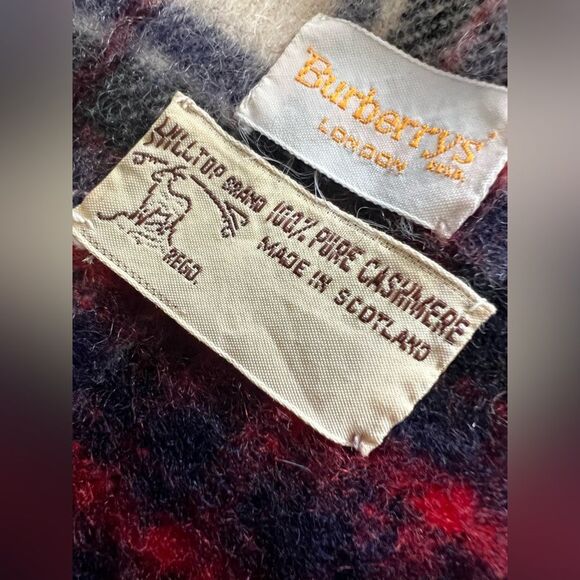BURBERRY’S Vintage Cashmere Fridge Scarf - Picture 7 of 8